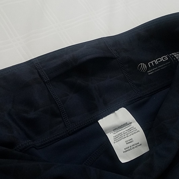 NWOT - MPG Electrolyte 3" hot shorts - Picture 7 of 9